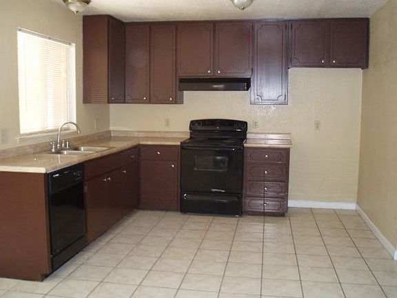 3rd image of 613 Hudson Dr