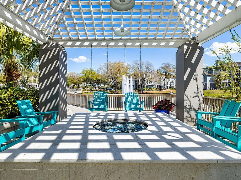 Lofton Place Apartments — Photo 5