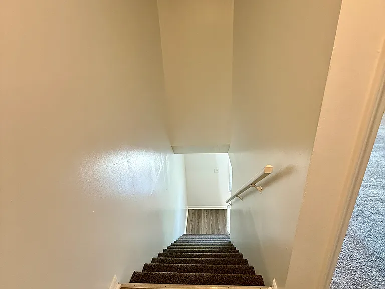 909 SW 19th St #D — Photo 8
