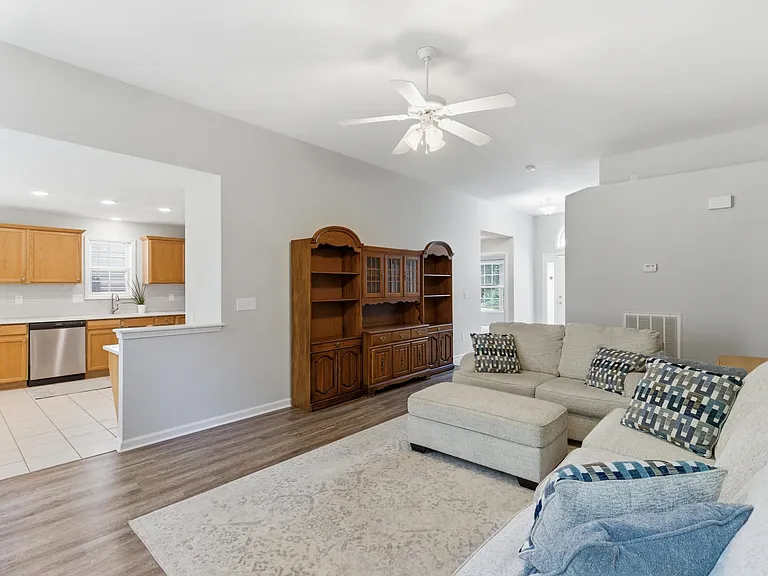 752 Rosslyns Dl — Photo 21