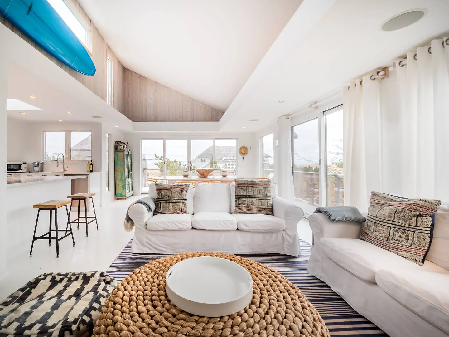 Contemporary in Amagansett Dunes — Photo 3