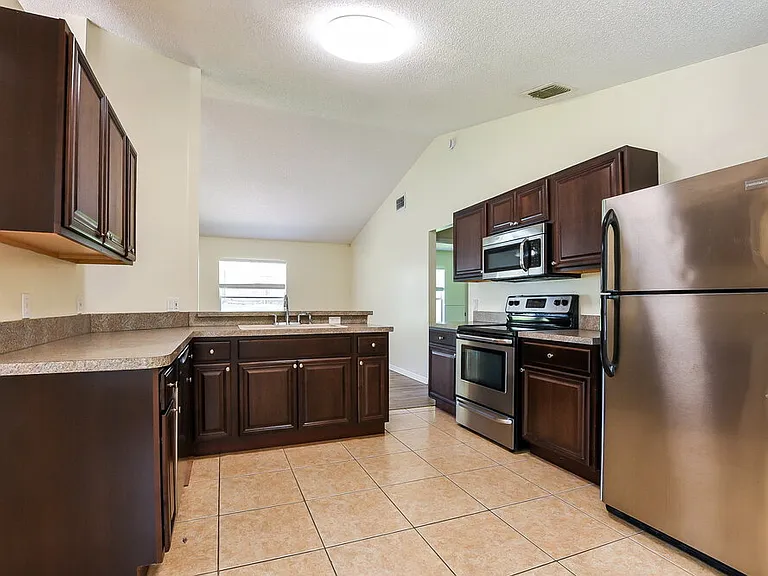 2556 Coachbridge Ct — Photo 6