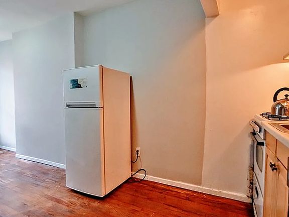 4th image of 512 E 5th St #13/14