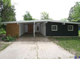 822 Lyncrest Dr, Lincoln, NE 68510