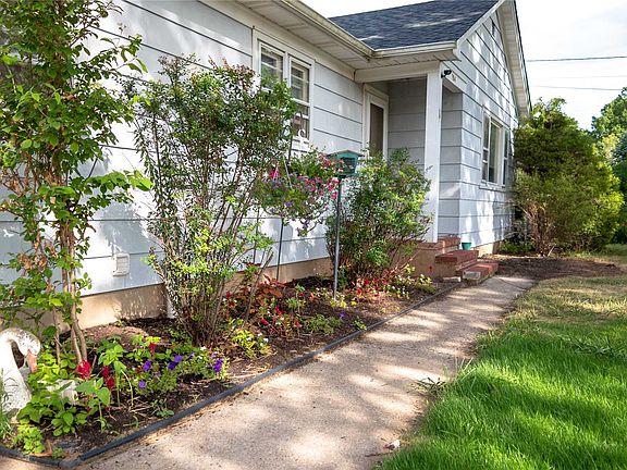2nd image of 784 Raynor Ave