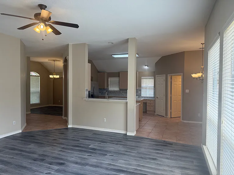 9200 Fairwood Ct — Photo 16