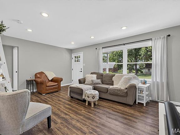 4th image of 1024 Rose Hill Ln