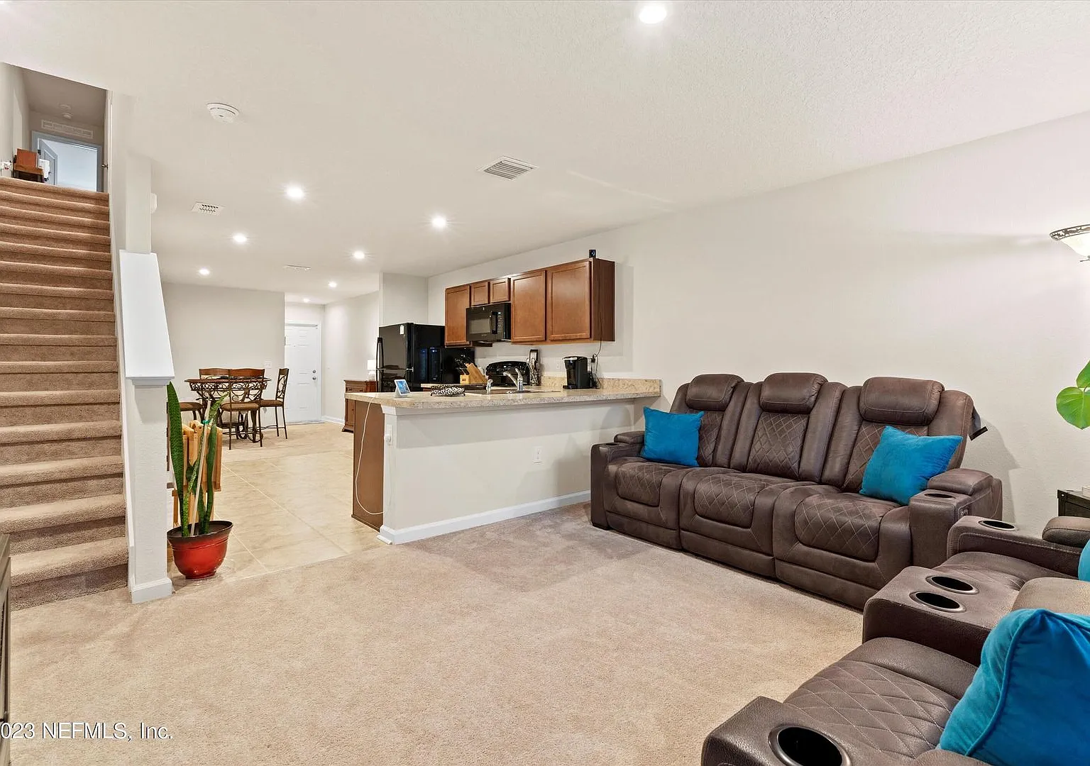 5893 Creekside Crossing — Photo 1