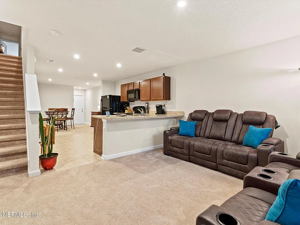 5893 Creekside Crossing Dr