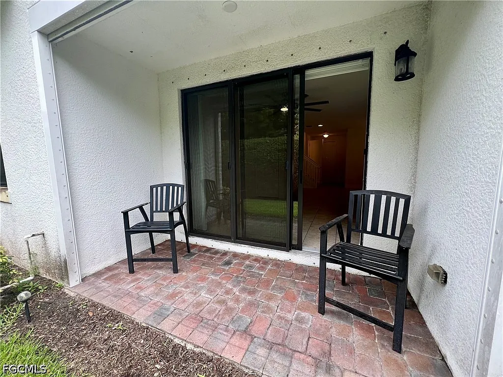3 bed, 2.5 bath, 1663 sqft, $2,200 — Photo 4