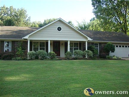 Charming home, all one level, new flooring throughout