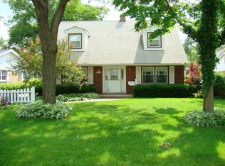 523 Briarhill Ln, Glenview, IL