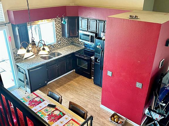 4th image of 20927 Kelly Place