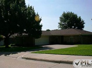 2104 Northmoor Dr, Carrollton, TX 75006