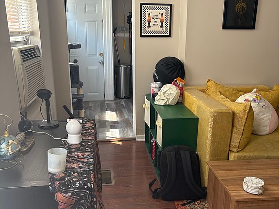 3rd image of 2224 E York St APT 1R