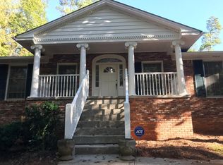380 Hollyberry Dr, Roswell, GA 30076
