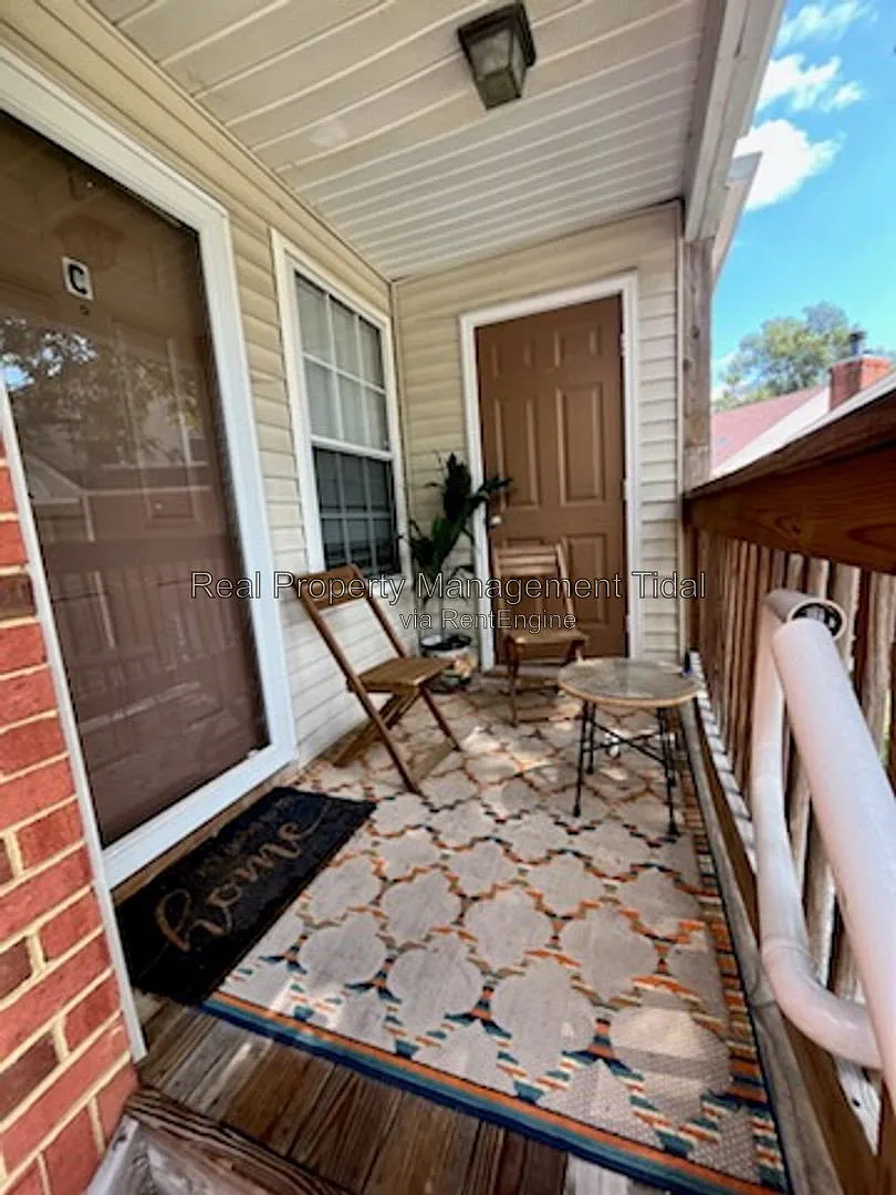 2 bed, 2.0 bath, 1300 sqft, $1,695 — Photo 1