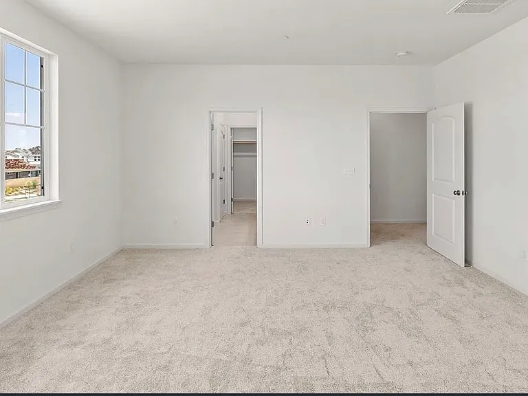 2061 Daisy Dr — Photo 6