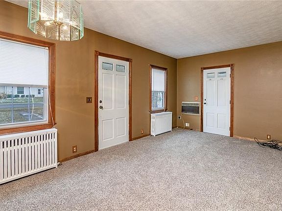 3rd image of 556 S Miami St