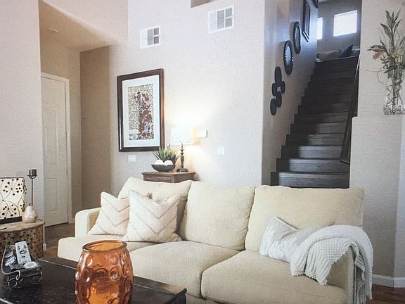 stairs to master suites