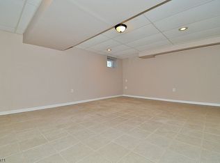 573 W 5th Ave, Roselle, NJ 07203