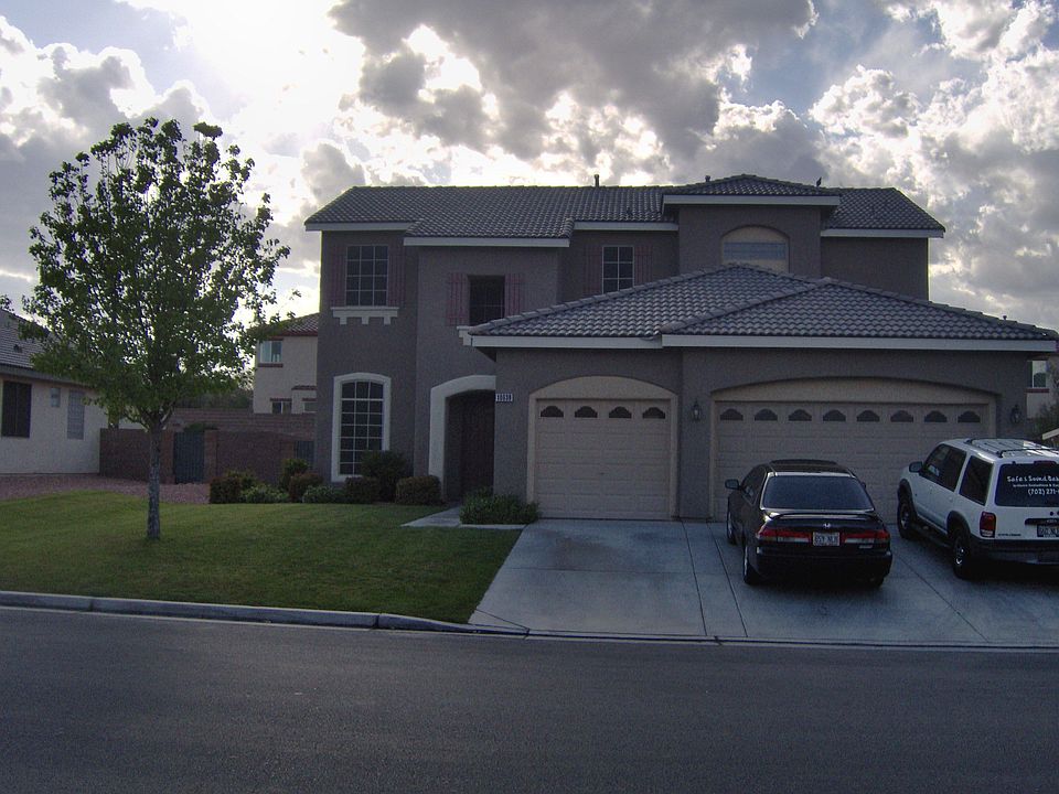 Huge yard with pool