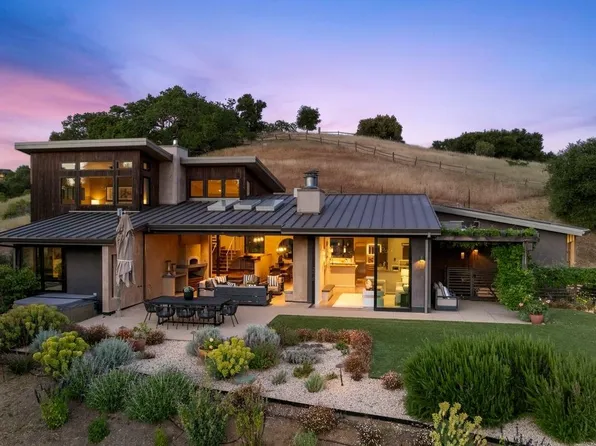 140 Pinon Dr, Portola Valley, CA 94028