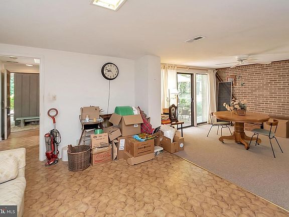 View into hall from Fam Rm
