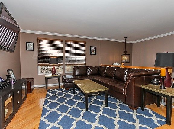 3rd image of 1019 Reserve Dr #1019