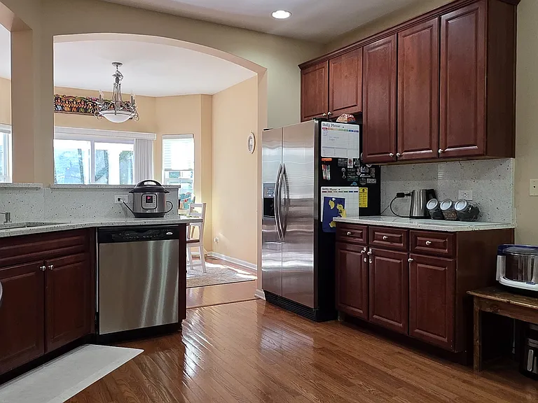 1212 Townes Cir — Photo 9
