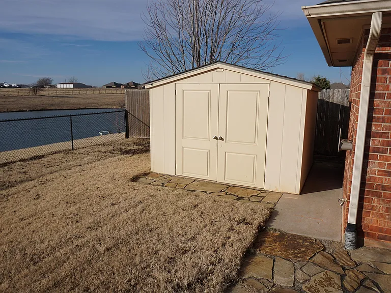 9601 Crooked Creek Ln — Photo 20