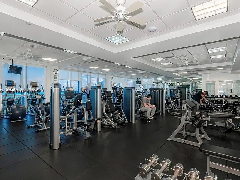 16445 Collins Ave #425 — Photo 41
