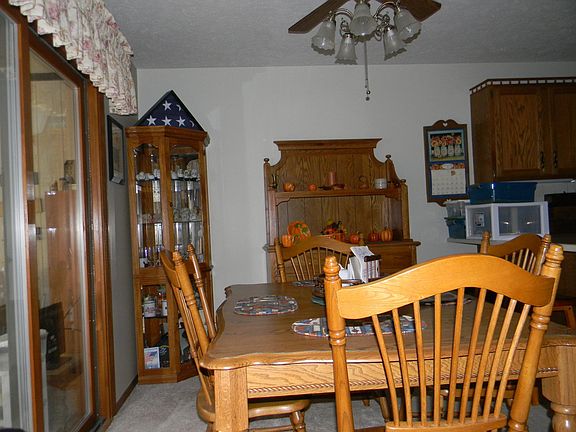 3rd image of 303 Carol Ct
