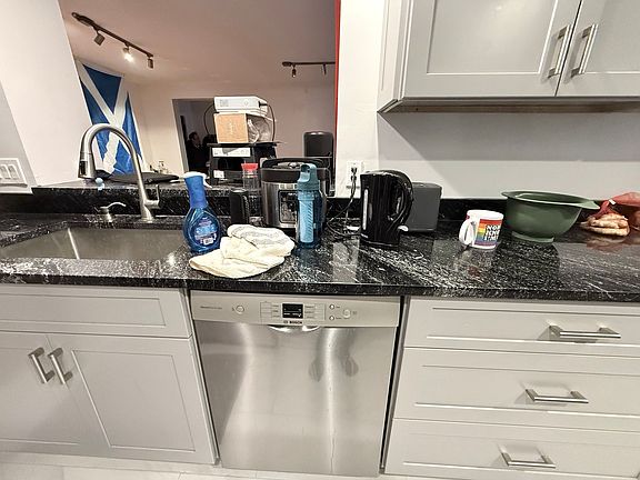 2nd image of 450 Park Dr #1