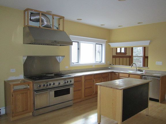 2nd image of 332 S Harvey Ave