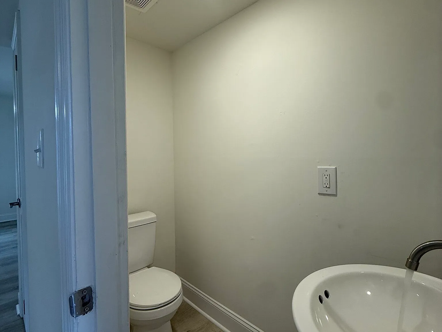2 bed, 1.5 bath, 1050 sqft, $1,199 — Photo 3