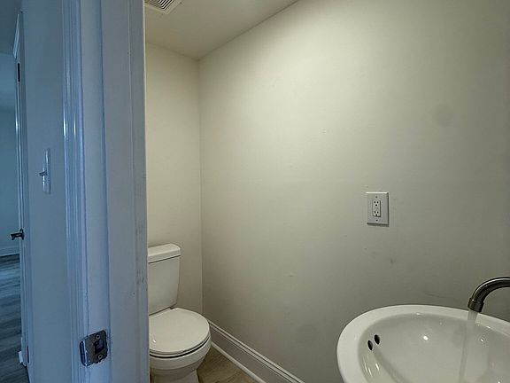 3rd image of 1155 Boulevard Ave