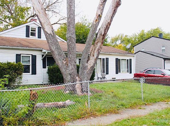 2nd image of 3550 N Eisenhower Dr