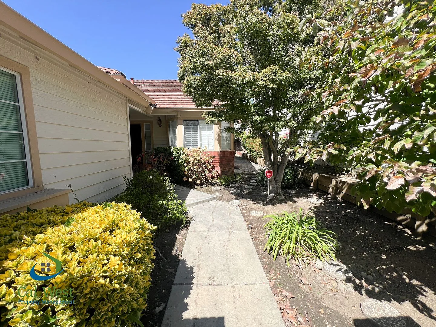 $4095 - Quiet Neighborhood of Milpitas 2Br/2Ba Townhome — Photo 2