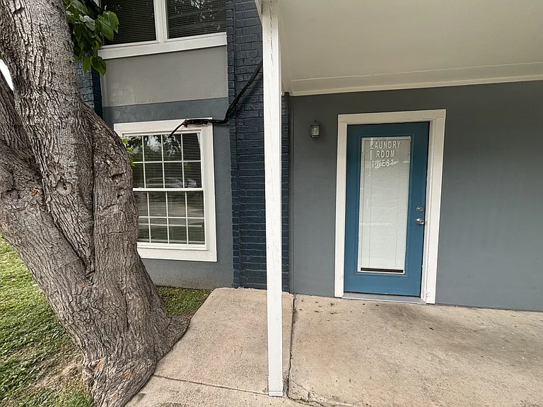 Edinburg Place Apartments — Photo 8