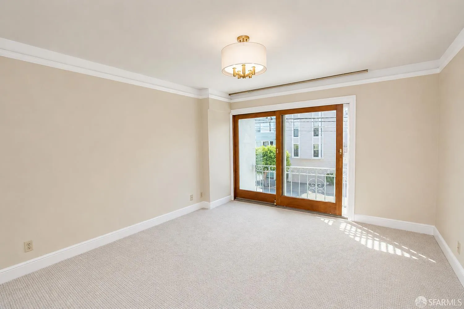 1 bed, 1.0 bath, 7455 sqft, $5,250 — Photo 4