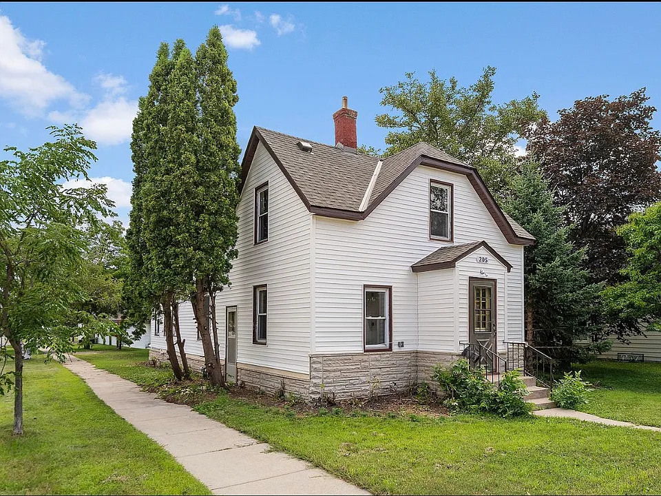 205 Adams St SE