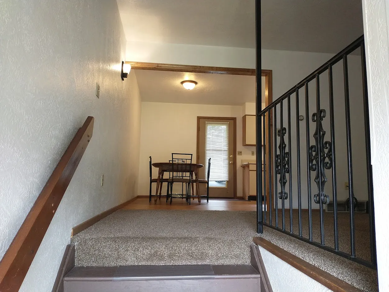 4 bed, 1500 sqft, $1,800 — Photo 2