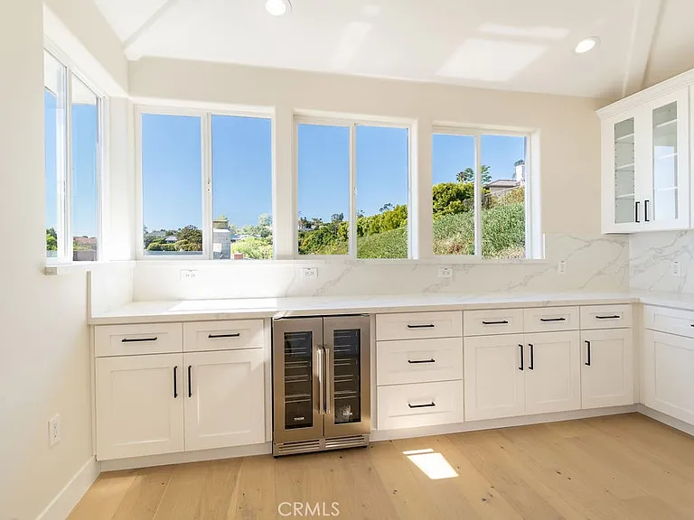 2850 Zell Dr — Photo 15