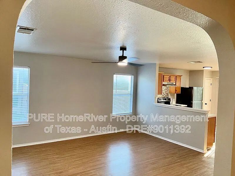 3 bed, 2.0 bath, 1028 sqft, $1,700 — Photo 4