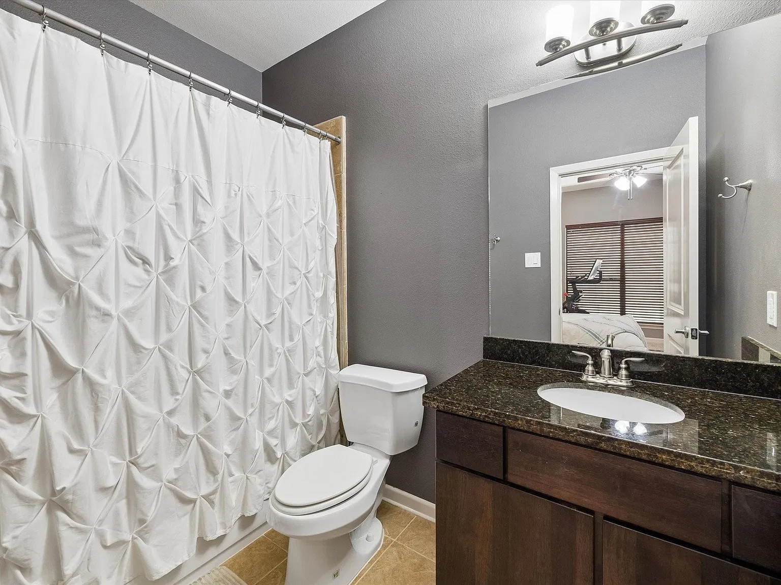 3 bed, 3.5 bath, 2480 sqft, $3,000 — Photo 4