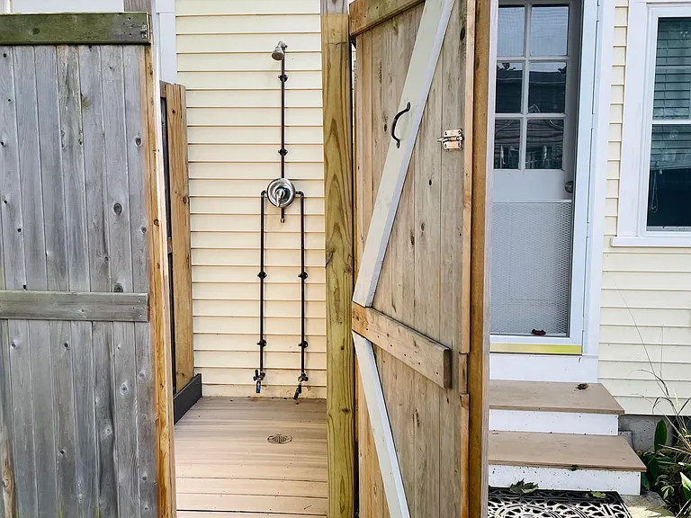 21 Town Beach Rd — Photo 18