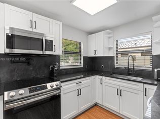 601 SW 1st St, Hallandale, FL 33009