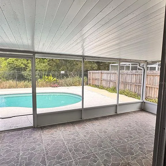 2070 Sarah Louise Dr — Photo 34