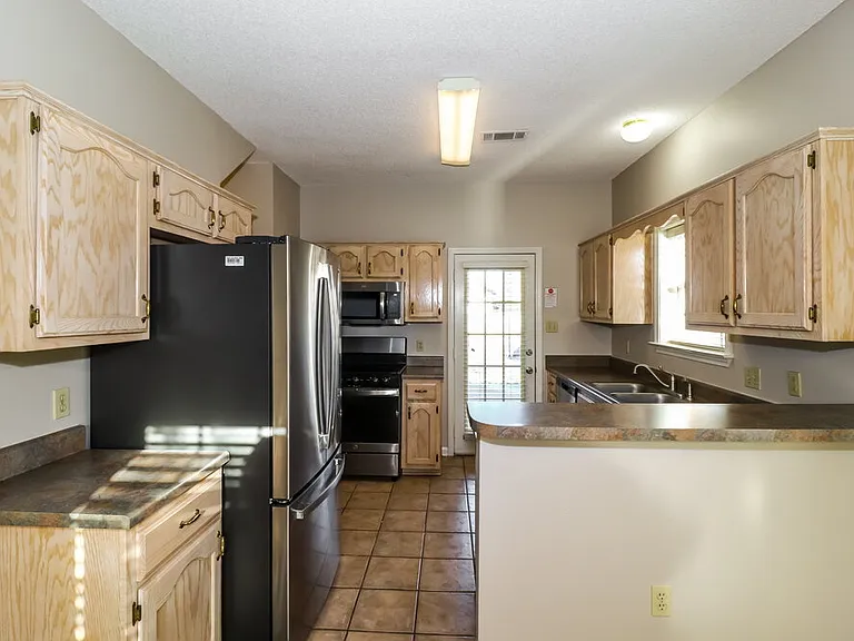 784 Breeze Way — Photo 8